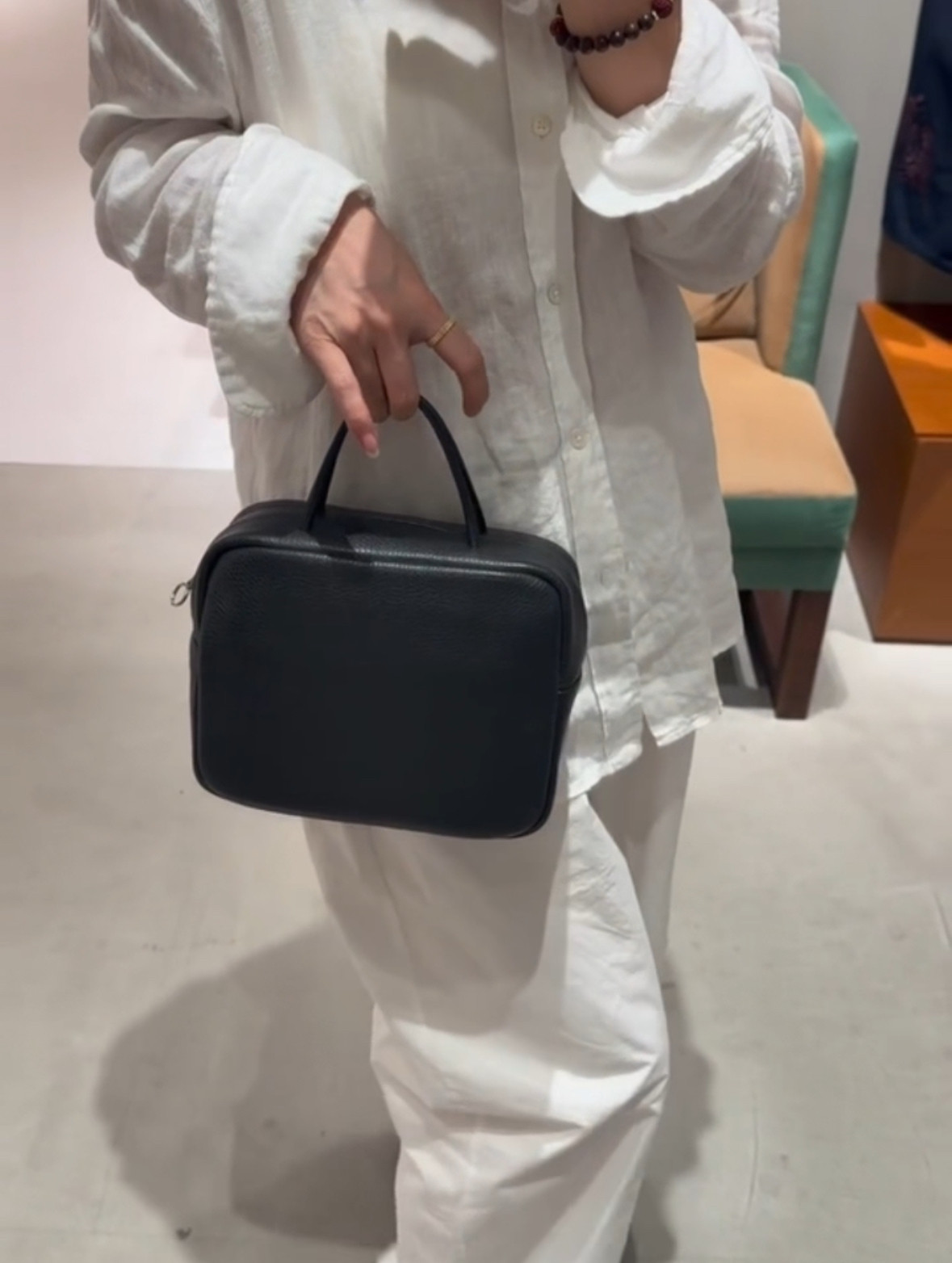 日本小众包包女2026新款真皮手提小方包头层牛皮通勤方块豆腐包潮