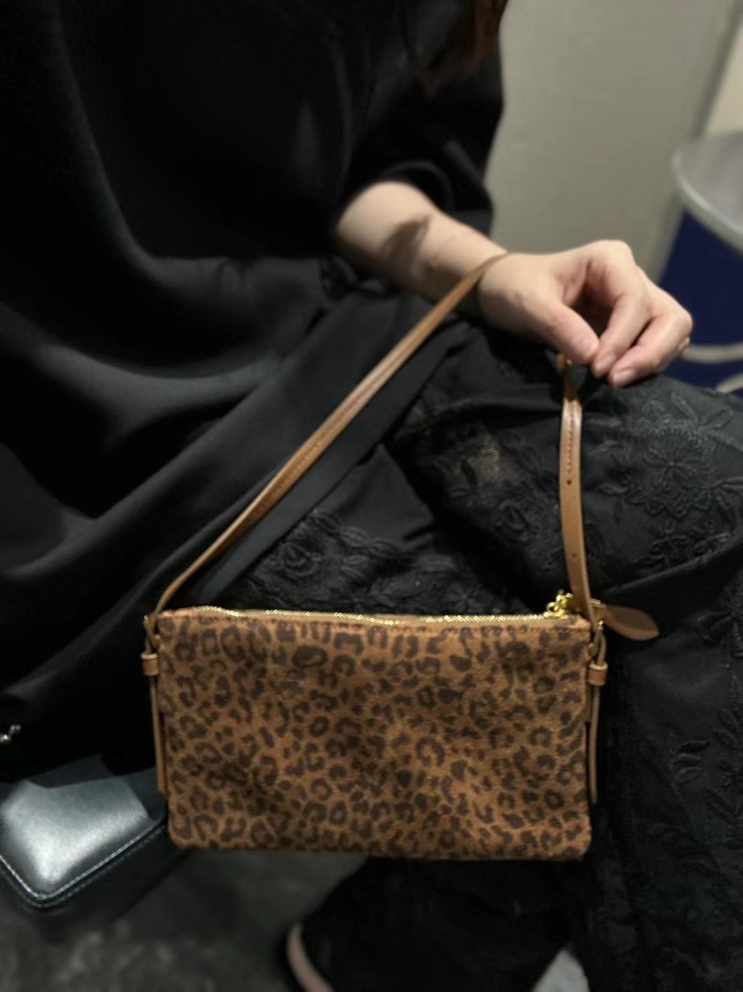 包包女2025新款秋冬豹纹单肩腋下小方包真皮植绒羊皮斜挎手提小包