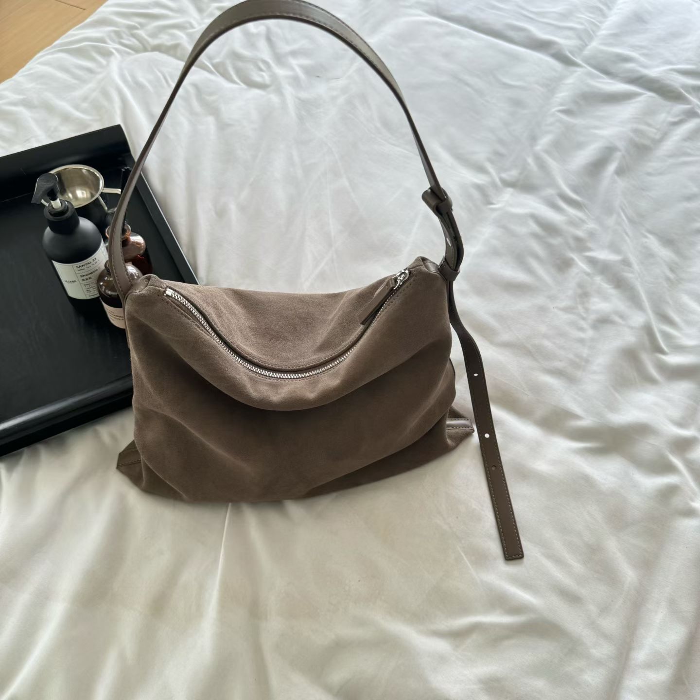 韩国东大门包包女2025新款秋冬真皮单肩斜挎麂皮大容量腋下托特包