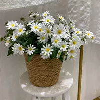 Новая маленькая корзина+4 букет белых цветов