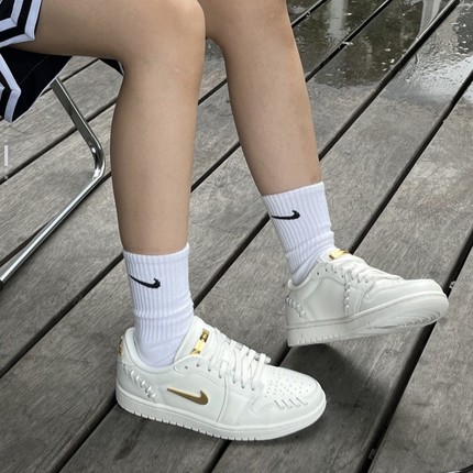 耐克/Nike AJ1 Low 小金钩男女板鞋低帮复古耐磨篮球鞋FN5032-100