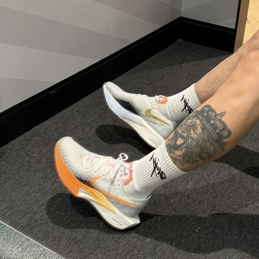 Nike ZoomX Vaporfly Next% 3  男女同款低帮跑步鞋 FV3633-081