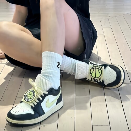 Jordan Air Jordan 1 Low SE 女款黑白低帮复古篮球鞋 HQ3009-003