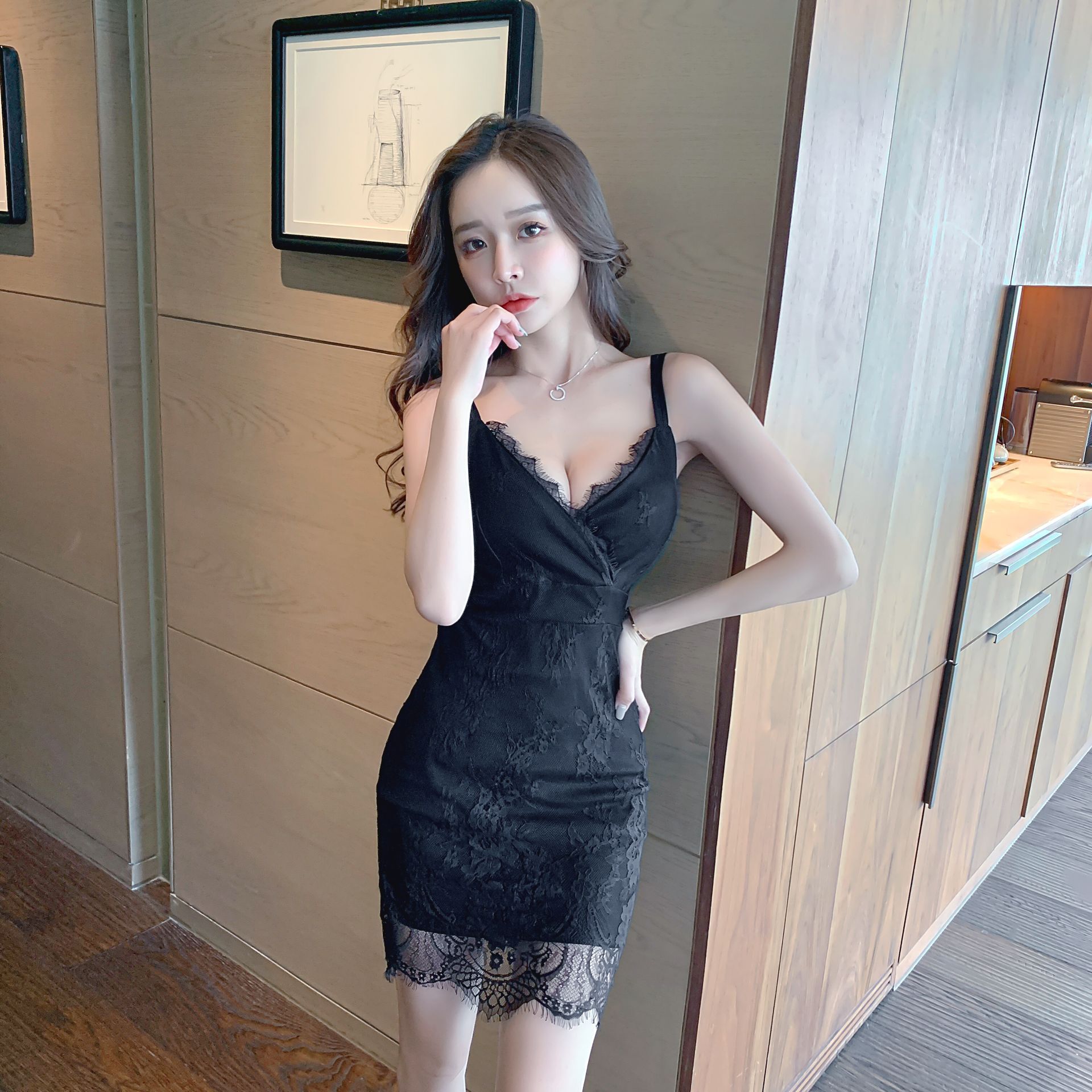 Real shooting night technician's work clothes temperament V-neck low chest open back split fit bag hip lace suspender skirt