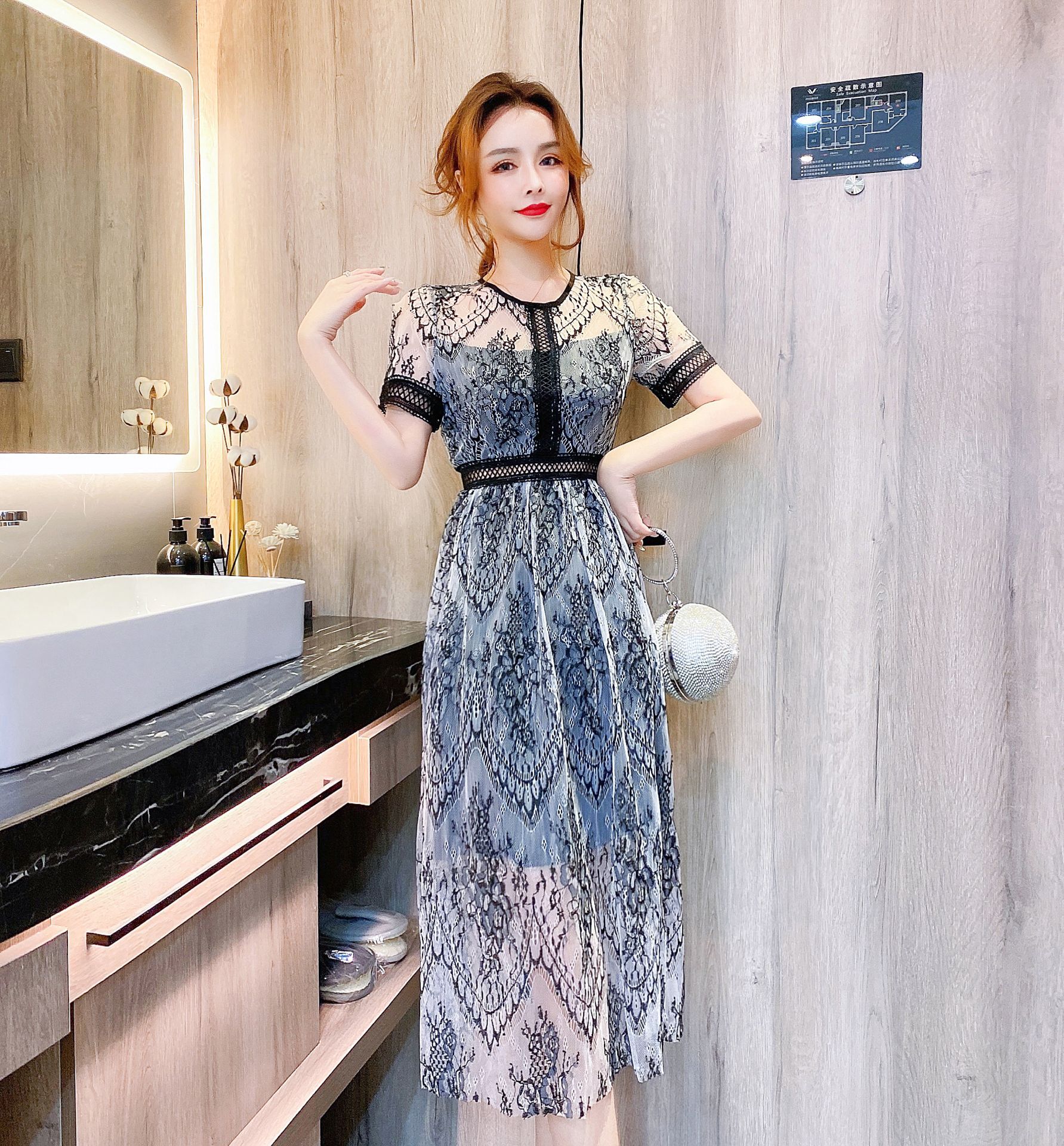 Real shot new Korean temperament long skirt fashion waist stitching lace bottom cut lace dress