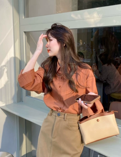 Берри любит вас и представляет собой обычай из Dapang, простая белая лацкатная рубашка, тыквенный цвет с длинными рукавами для женщин