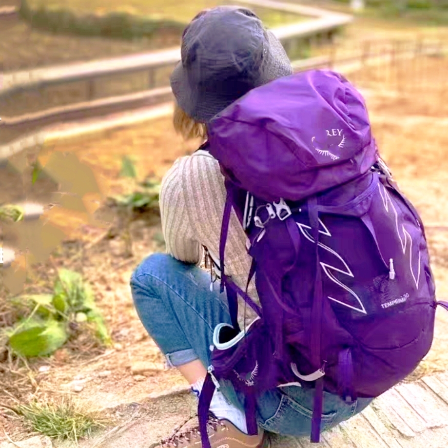 2025新款鹰30L户外运动双肩包男女同款休闲百搭轻便登山包