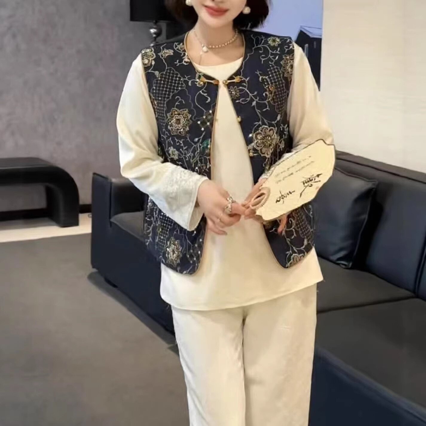 5526017大爱美依缘2026新款国风重工时尚牛仔马甲百搭打底衫显瘦
