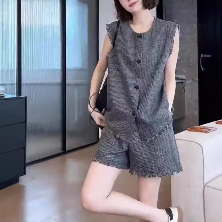 24569大爱美依缘2026夏季新款设计感毛边无袖马甲休闲短裤套装女