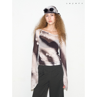 Layers 弹力纹路印花 不对称镂空设计长袖打底上衣