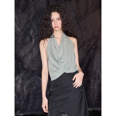 Layers灰豆绿荡领珠链挂脖上衣