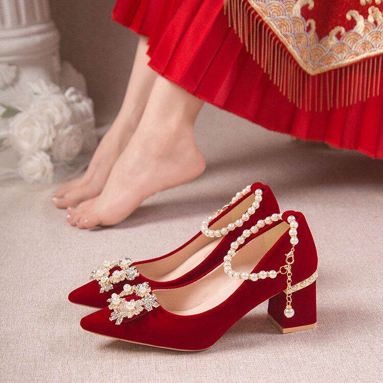 春夏结婚鞋女2024新款中式红色高跟粗跟新娘绑带秀禾婚纱两穿大码
