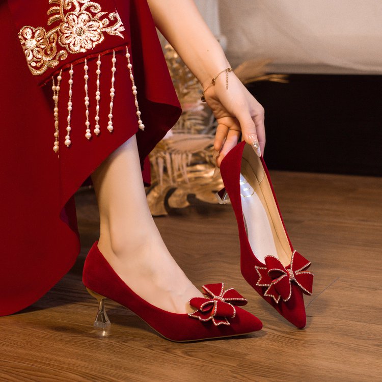 法式酒红色小低跟高跟鞋秀禾婚纱两穿新娘鞋中式敬酒礼服订婚单鞋