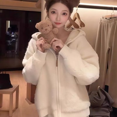 白色羊羔毛摇粒绒连帽短款独特漂亮巨好看的初冬外套女2025新款冬