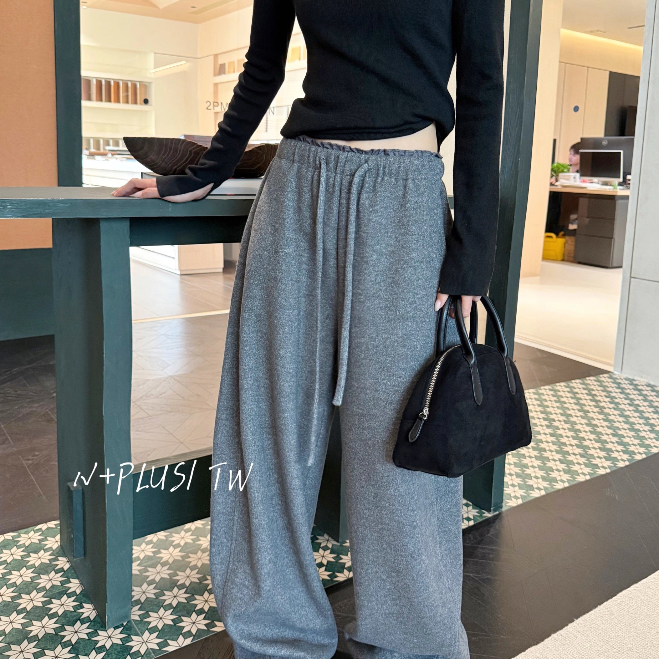 N+PLUS9128-1松紧腰加绒羊毛阔腿休闲裤女25冬百搭显瘦垂感直筒裤