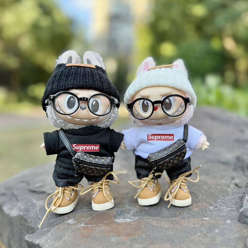 仅衣服] 一二代钥匙扣Labubu衣服挂件拉布布super衫+翻边小熊帽萌