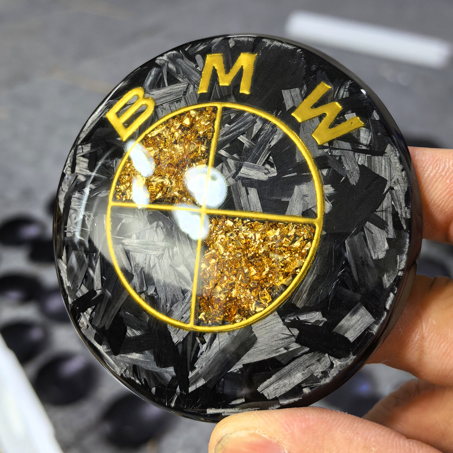 宝马黑金双色前后轮毂方向盘个性定制车标碳纤维