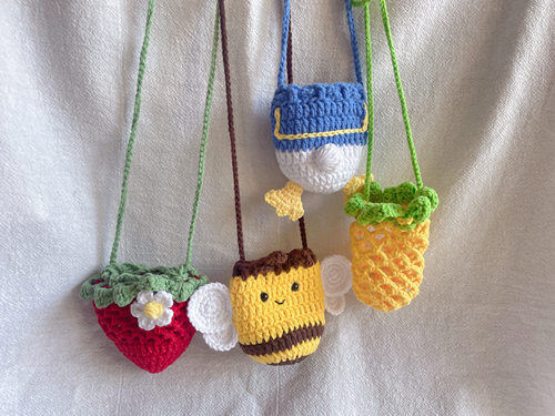 小红书同款手工编织十个勤天草莓小蜜蜂菠萝蛋兜蓝牙耳机包