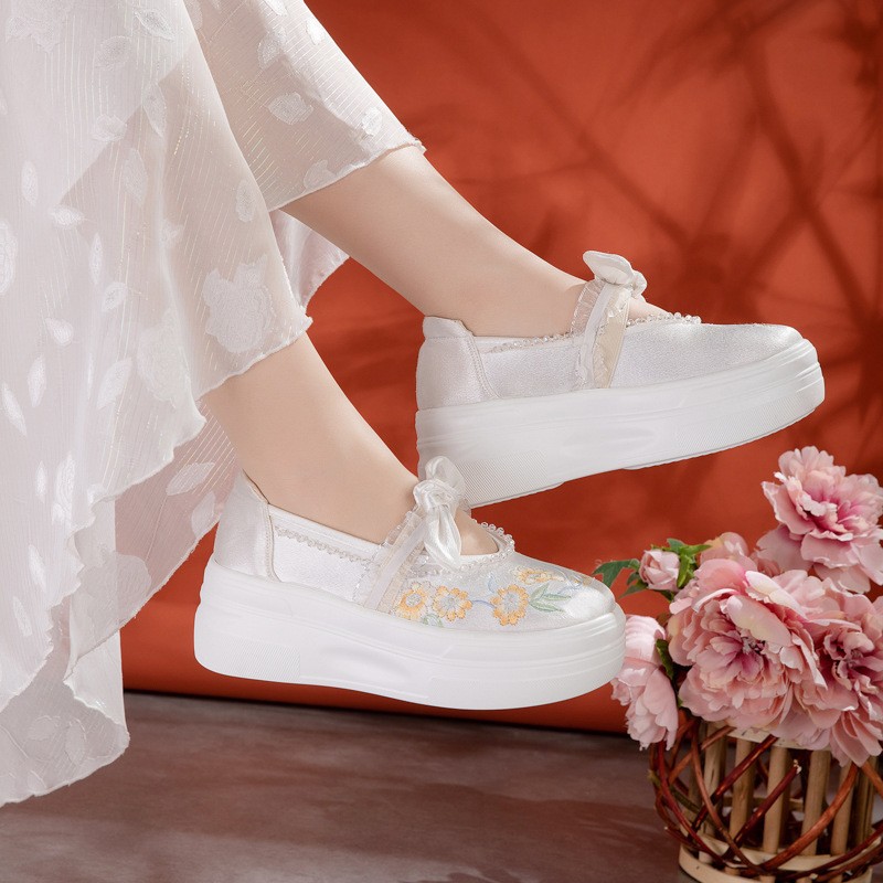 汉服鞋子女古风绣花鞋增高运动鞋新中式松糕底旗袍鞋玛丽珍仙女鞋