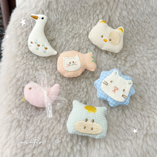 春款布艺卡通小鱼小狮子小鸟小动物玩偶胸针包包装饰衣服裤子配饰