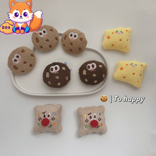 卡通毛绒巧克力饼干起司面包M豆饼干玩偶胸针包包衣服袜子装 饰品