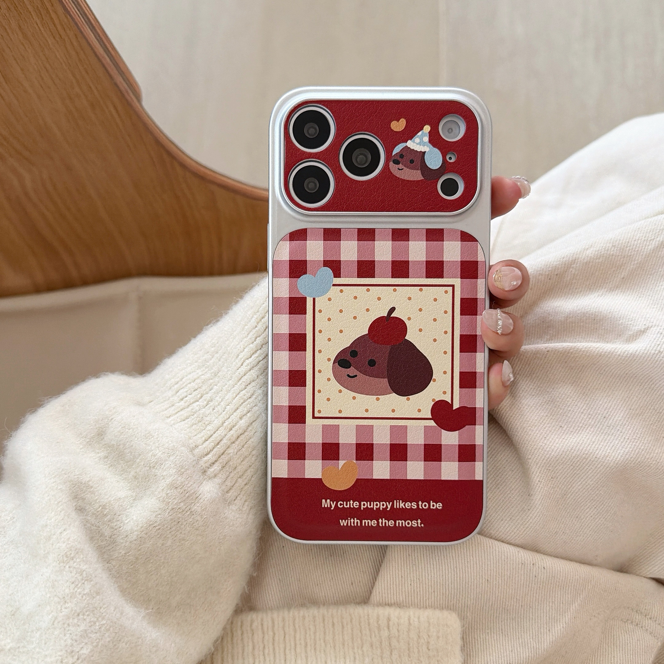 适用于iPhone17手机壳16promax全包防摔红格纹小狗15promax软边硬背14PROMAX贴皮ip卡通萌宠可爱苹果手机壳PC