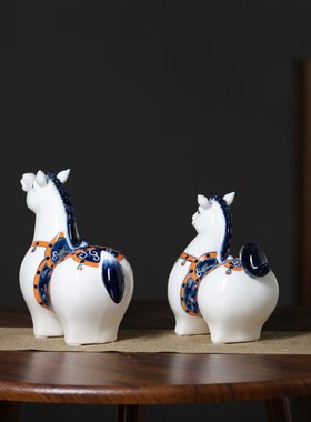 冰裂纹青花陶瓷青梅竹马摆件创意家居装饰客厅酒柜书桌生肖马摆件