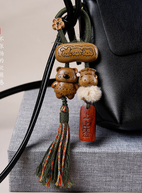 桃木福猪手工流苏钥匙扣