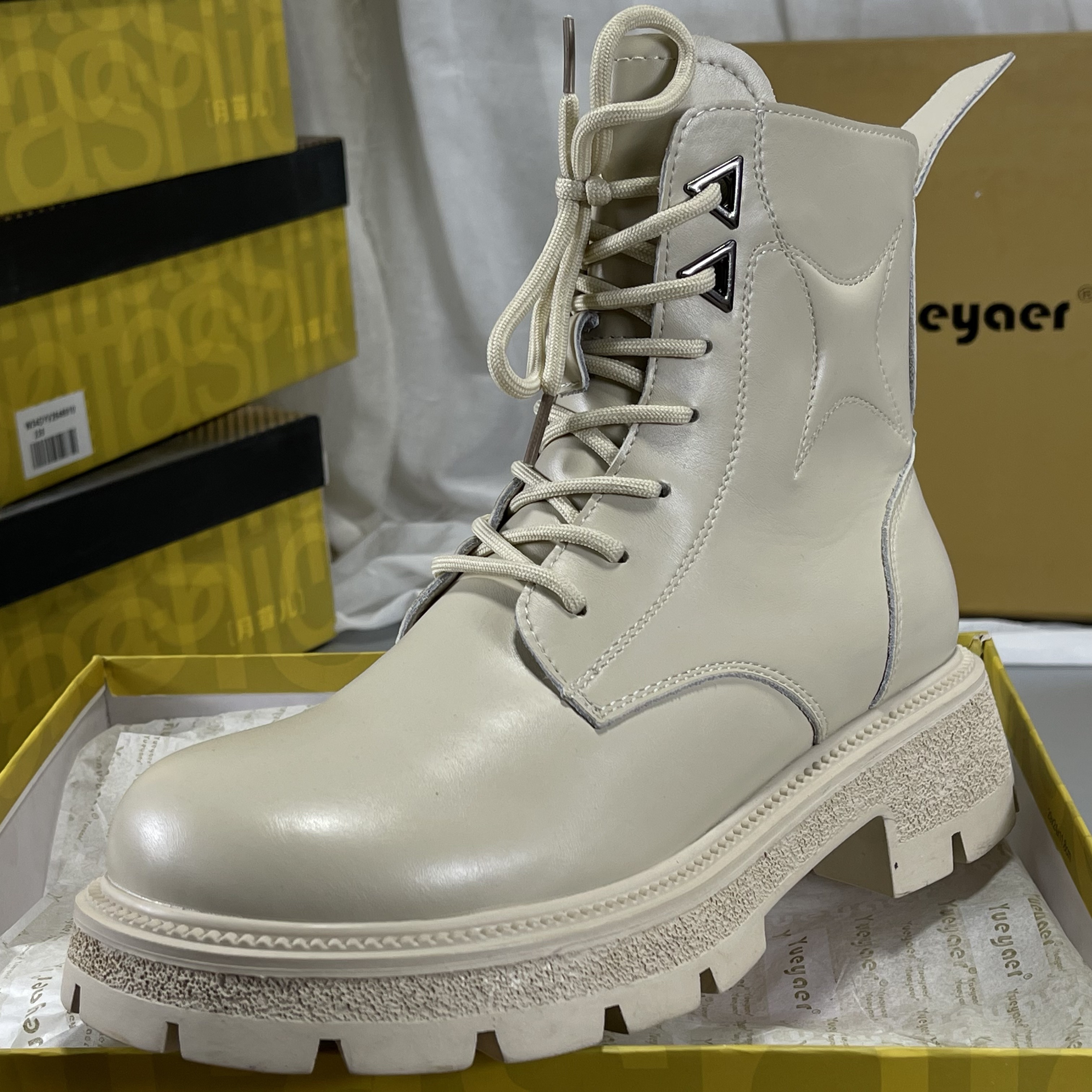 月芽儿正品撤柜头层牛皮马丁靴侧拉链英伦风厚底圆头休闲机车靴子