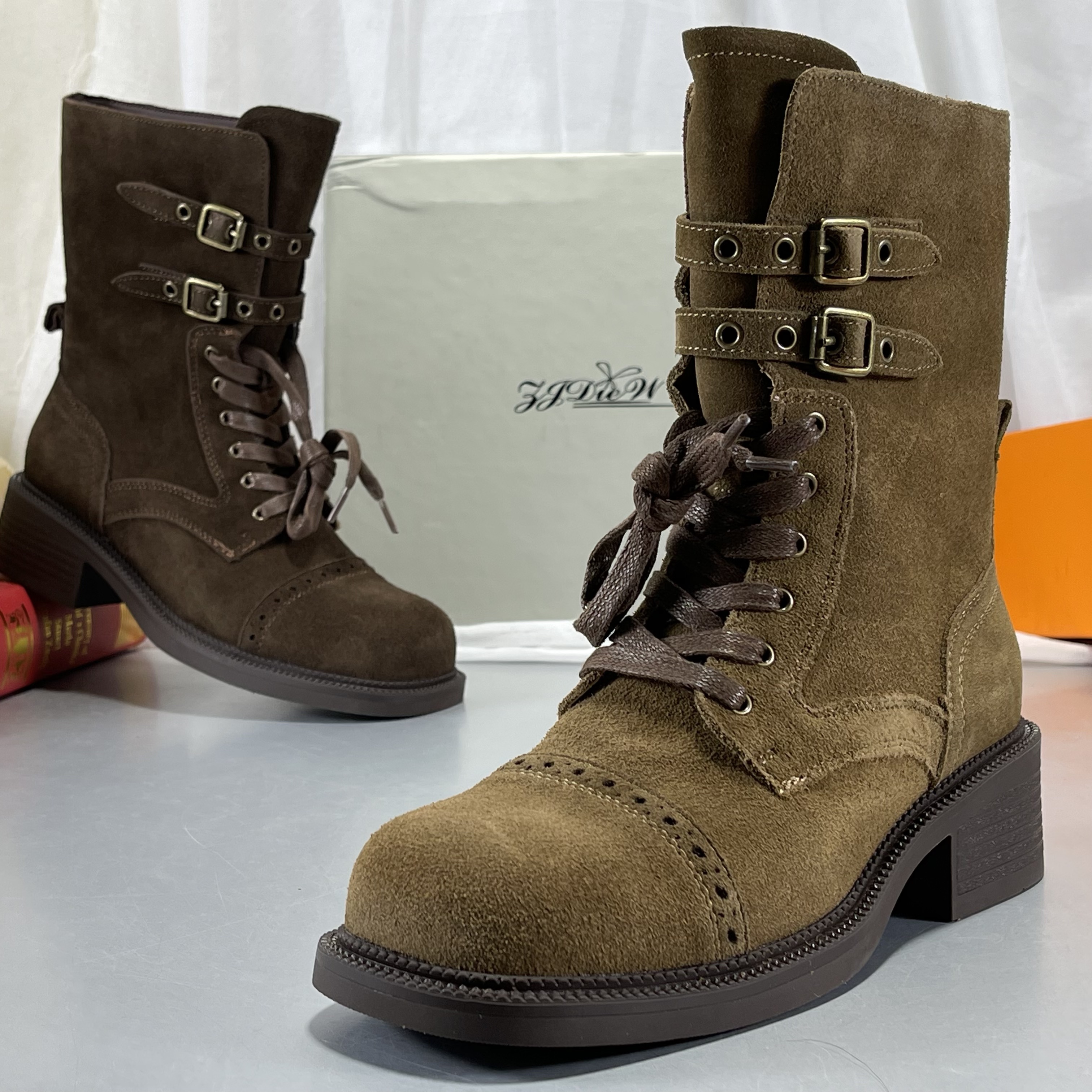 头层牛皮骑士靴真皮复古马丁靴女中筒靴英伦风粗跟皮带扣机车短靴