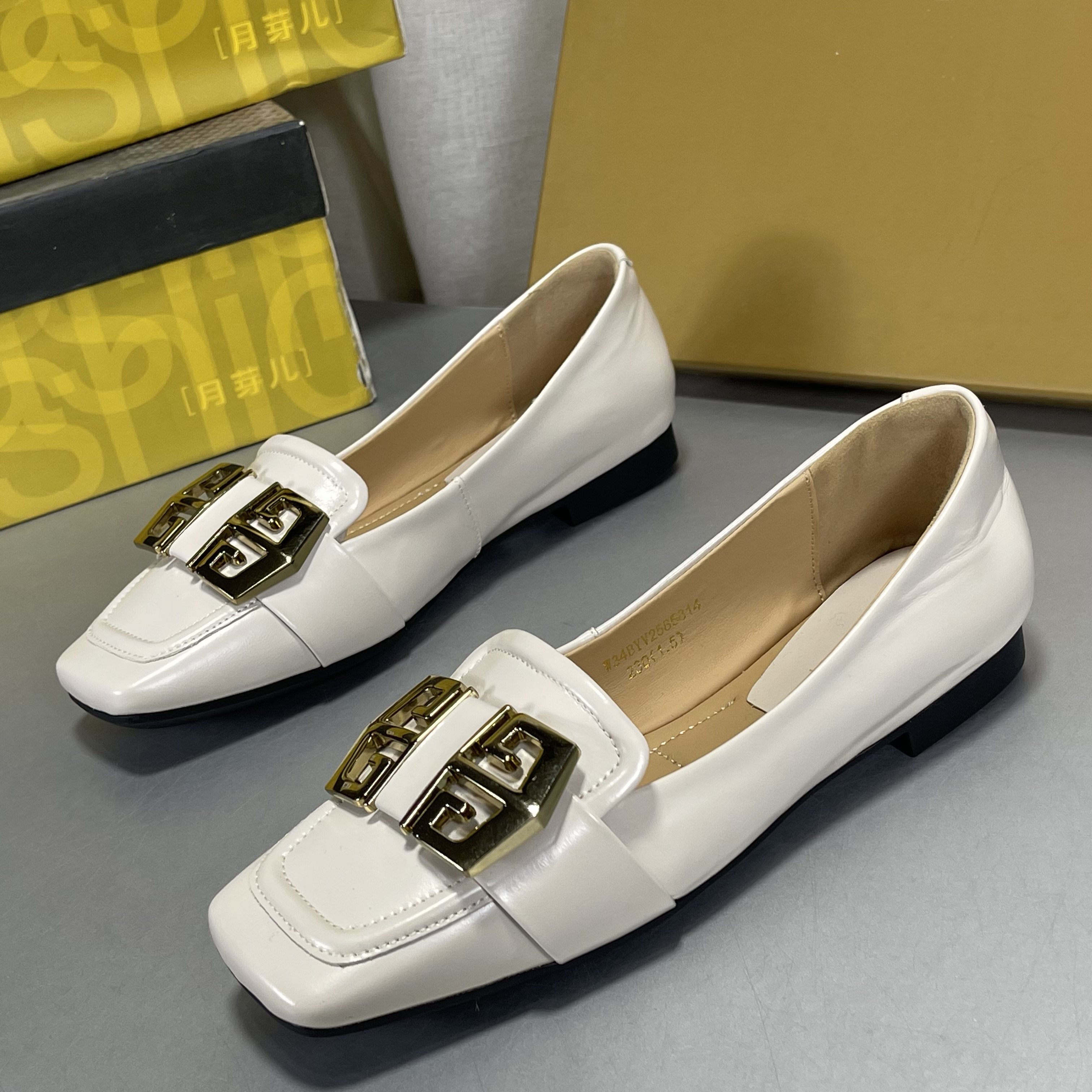 羊皮月芽儿2026春夏新款方头低跟单鞋女金属扣平底鞋漆皮舒适不累,女鞋,乐福鞋（豆豆鞋）,淘宝优惠券,粉丝福利购,淘宝优惠卷