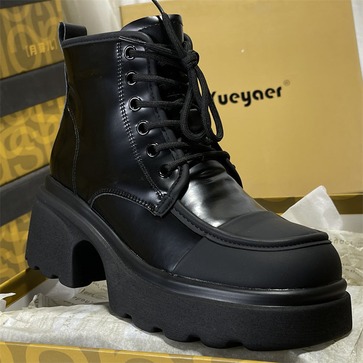 月芽儿2025冬季加绒复古马丁靴粗跟厚底增高英伦风靴子女机车靴子