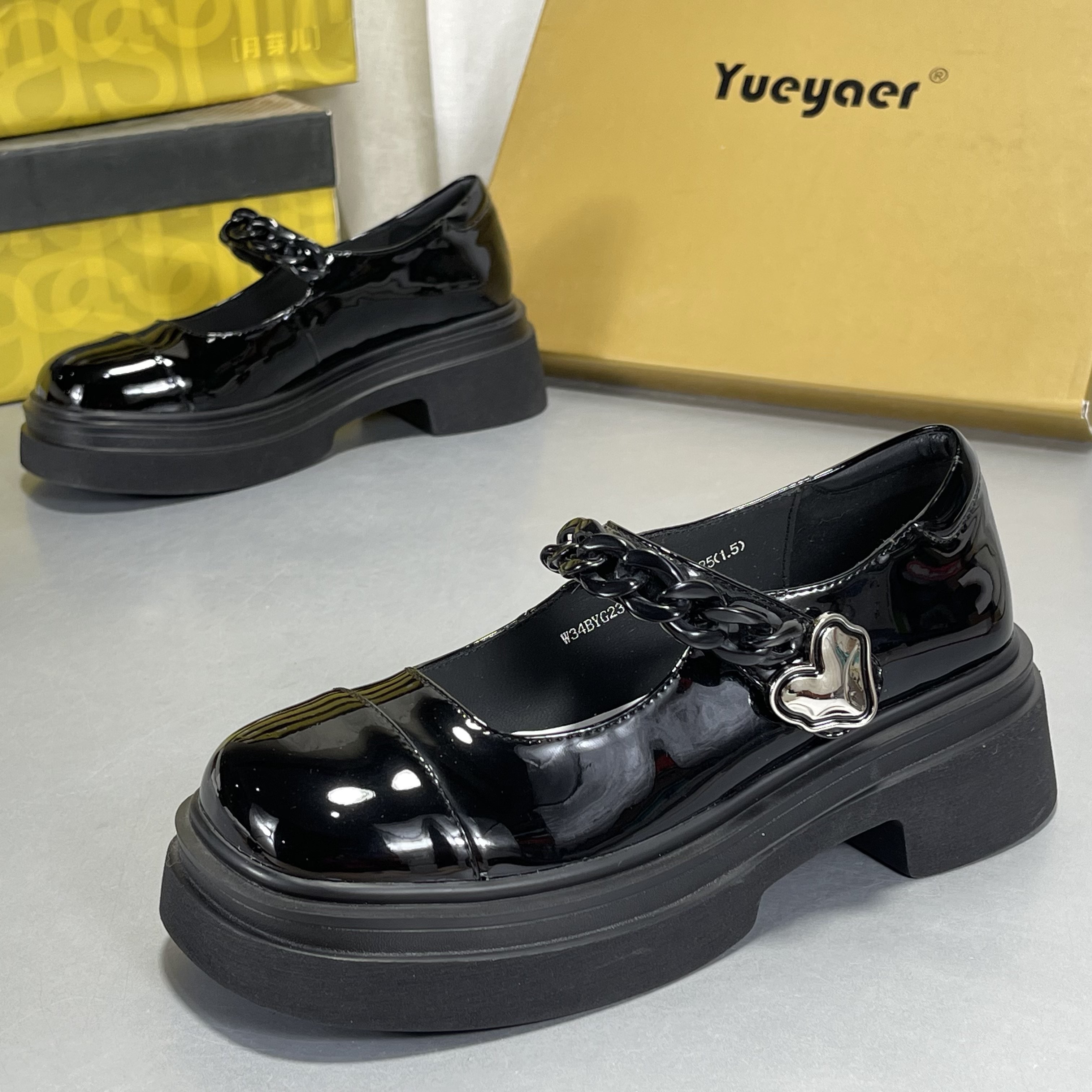 月芽儿羊漆皮玛丽珍鞋女2026春夏款魔术贴真皮厚底浅口复古乐福鞋,女鞋,玛丽珍鞋,淘宝优惠券,粉丝福利购,淘宝优惠卷