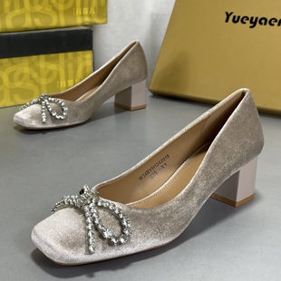 月芽儿正品粗跟高跟鞋2026新款复古方头蝴蝶结水钻晚晚风中跟单鞋