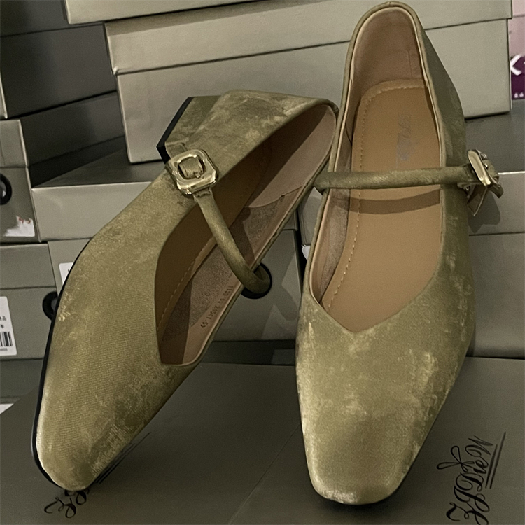 法式方头低跟真皮浅口单鞋女2025新款时尚潮配裙子晚晚风百搭女鞋