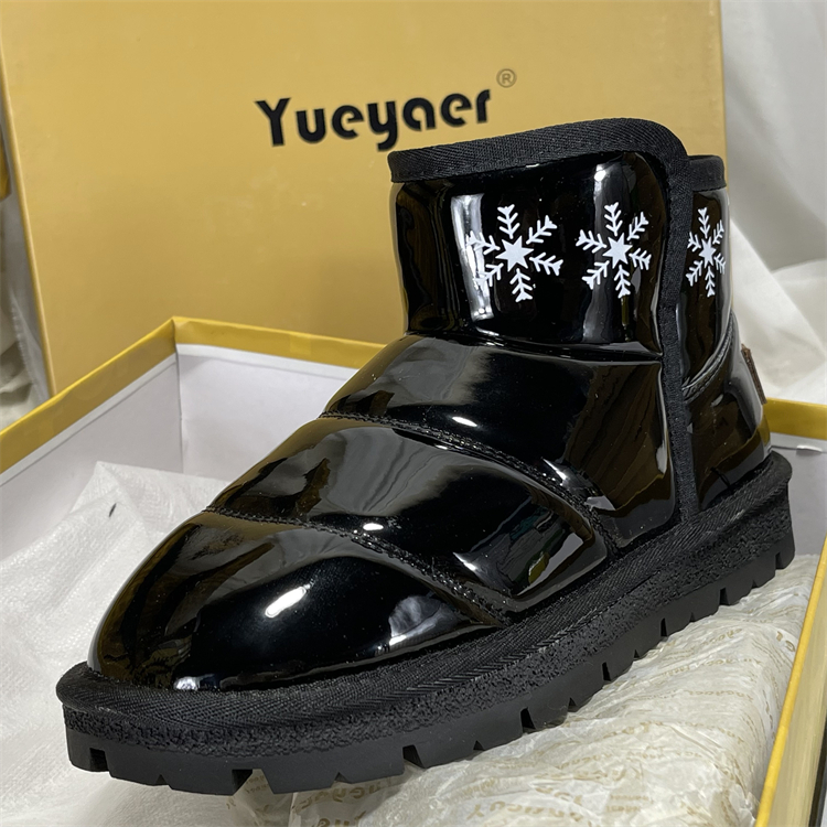 月芽儿雪地靴女牛漆皮冬季加绒短筒短靴可爱日系保暖学生防水棉鞋