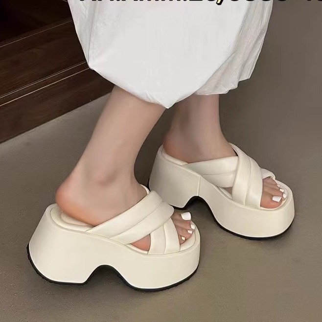 真皮厚底增高凉拖鞋女夏季外穿2025新款配裙子绝美踩屎感沙滩凉拖