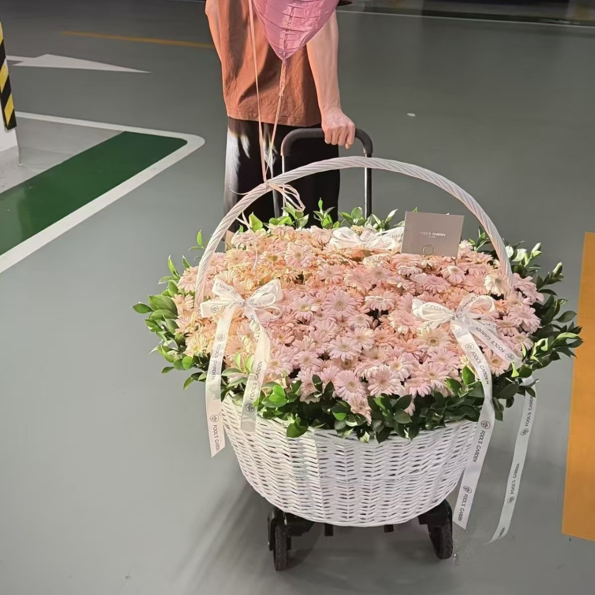 INS风白色田园柳条特大花篮图片