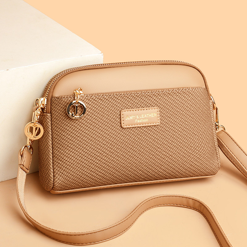 高级感真皮斜挎手拿包包女2026新款软皮中年妈妈包百搭单肩手机包