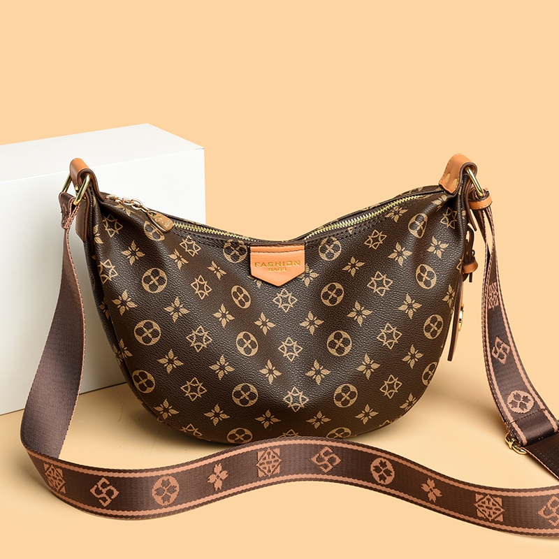 复古老花真皮饺子包女2025新款牛皮中年妈妈包百搭单肩斜挎通勤包