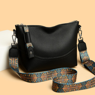 高级感真皮水桶包女2026新款大容量软皮腋下包百搭单肩斜挎妈妈包