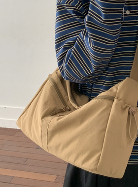 韩系简约大容量尼龙布防泼水户外斜挎包轻便多口袋通勤单肩包女包