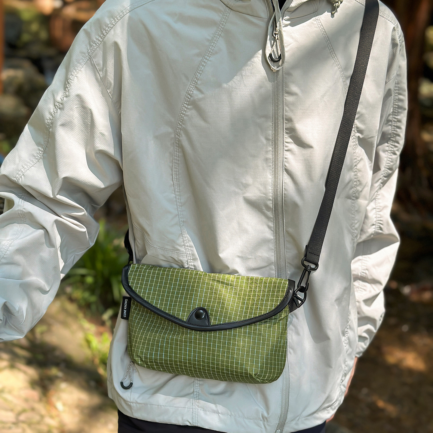 户外运动徒步手机包百搭斜挎包男女通用轻便通勤单肩包休闲邮差包