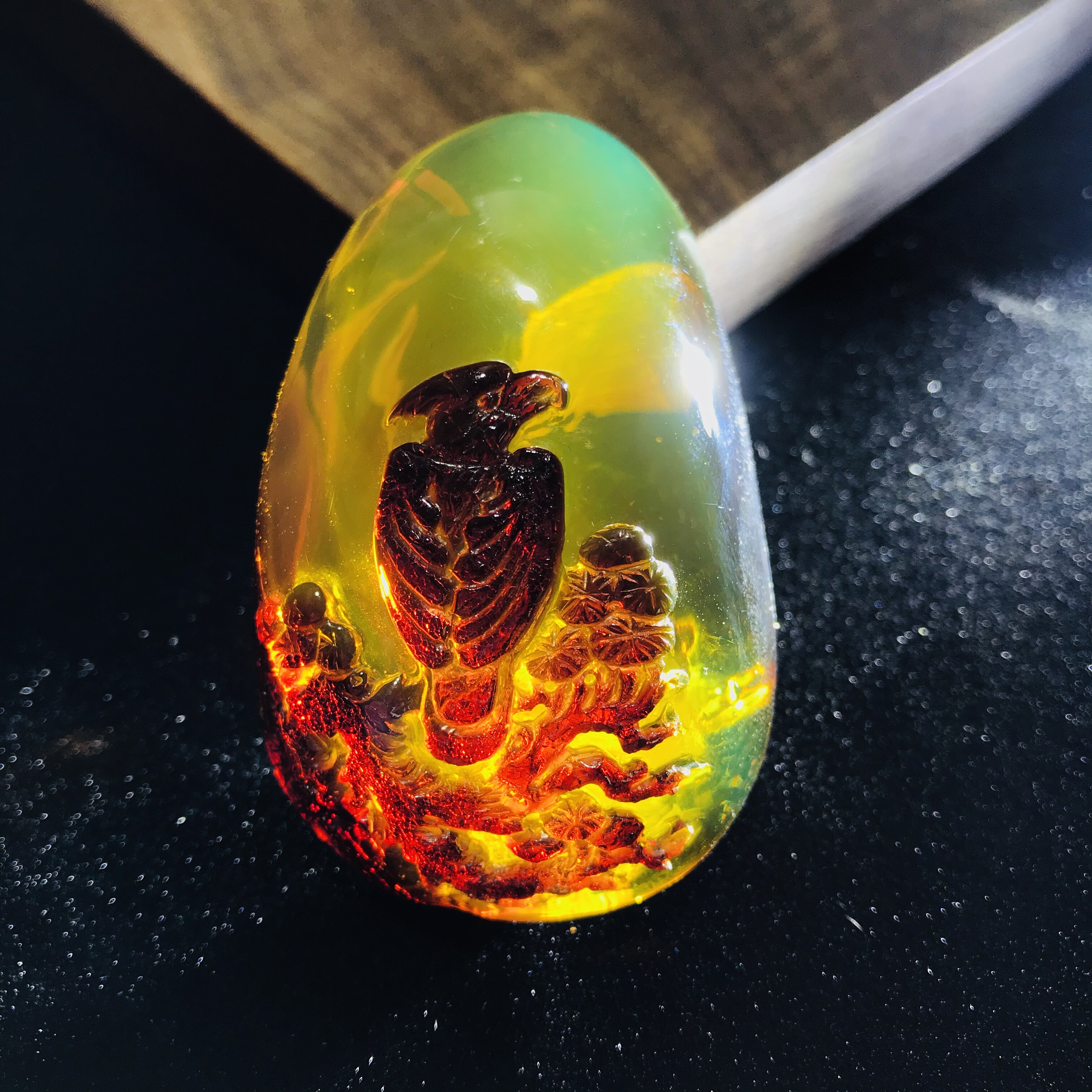 雄鹰挂坠 摆件 天然原矿墨西哥红蓝珀 红皮巧雕
