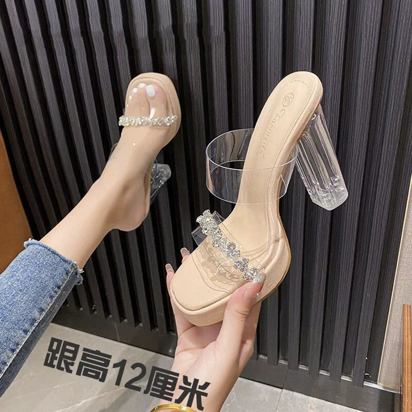 少女风！一字带水晶跟12cm超高跟粗跟水钻凉拖鞋女透明模特防水台