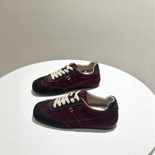 韩国2026磨砂皮休闲运动平底板鞋