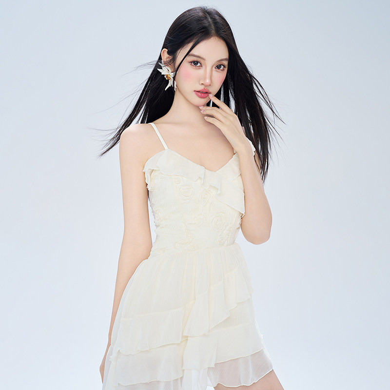 法式少女泳衣白色泳衣吊带蛋糕裙女连体泳衣显瘦遮肚温泉度假泳衣