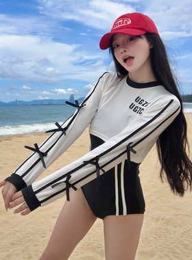 2025新款泳衣女连体保守显瘦游泳装黑色小胸泳衣白色长袖泳衣