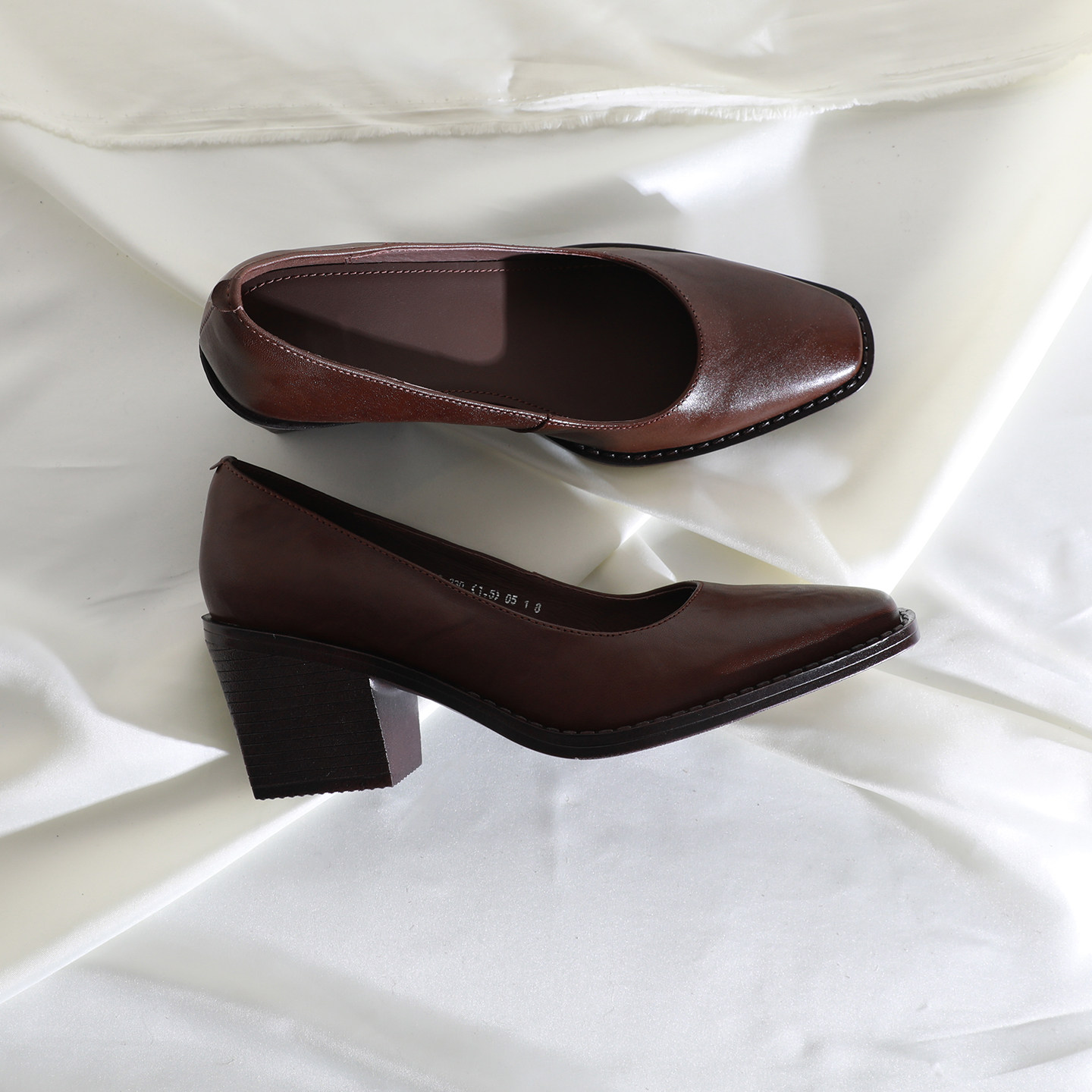 莲花府邸2026春季简约浅口鞋一脚蹬单鞋通勤百搭时尚粗跟牛皮女鞋,女鞋,浅口单鞋,淘宝优惠券,粉丝福利购,淘宝优惠卷