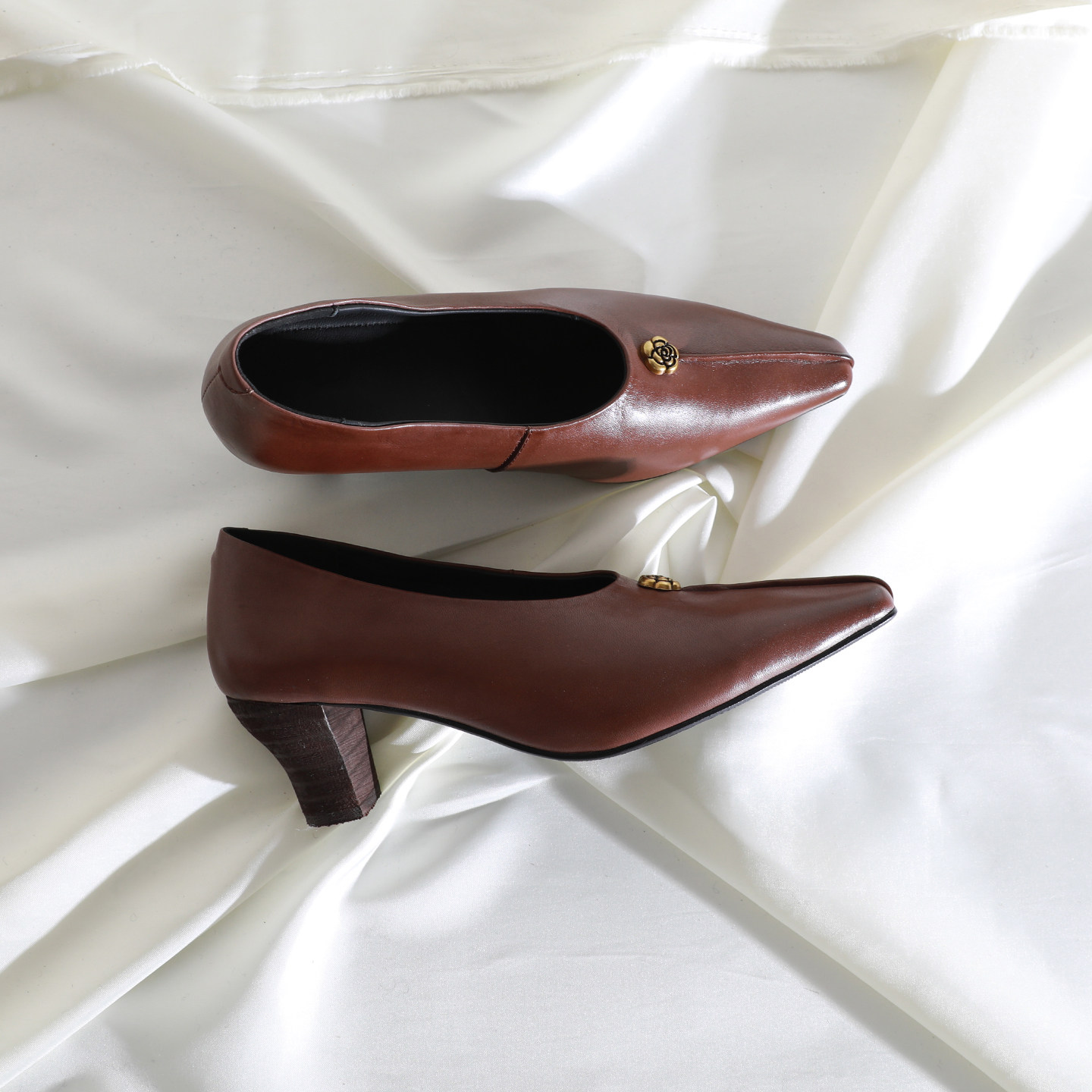 莲花府邸2026春季复古中口鞋通勤风单鞋气质百搭粗跟牛皮工作鞋女,女鞋,深口单鞋,淘宝优惠券,粉丝福利购,淘宝优惠卷